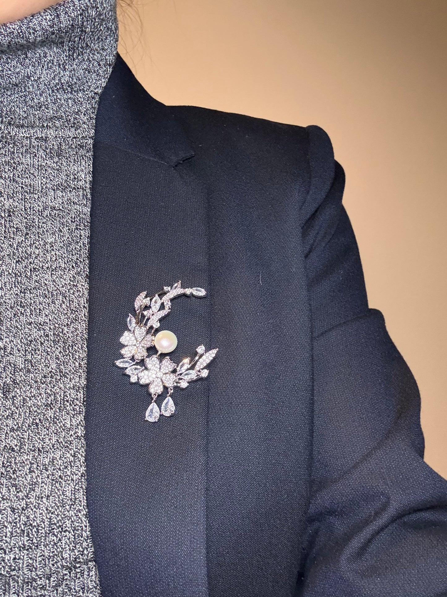Broche Fleur au Clair de Lune