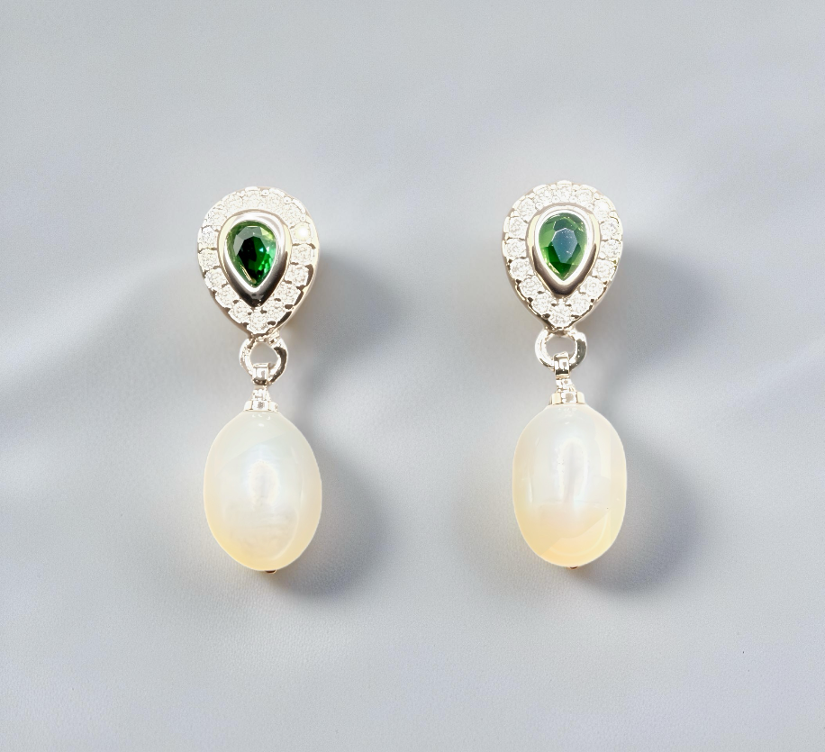 Boucles d'oreilles en perles et émeraude