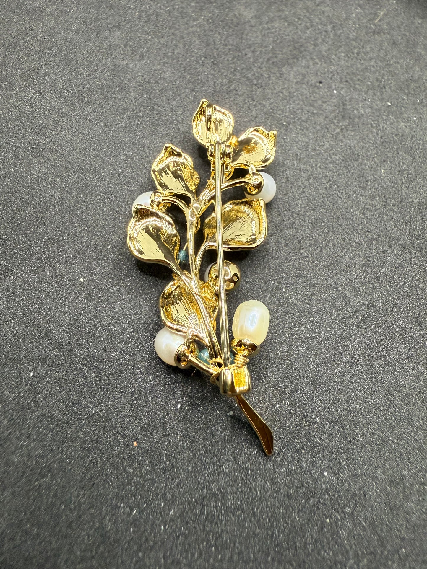 Broche inspirée des feuilles