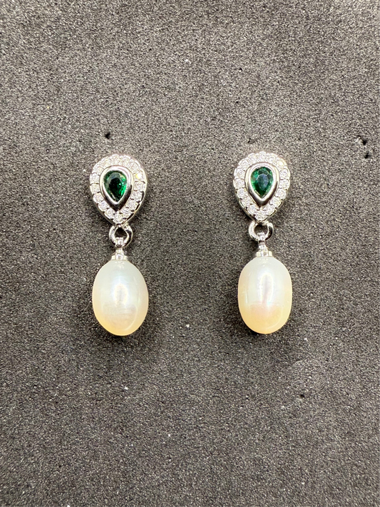 Boucles d'oreilles en perles et émeraude