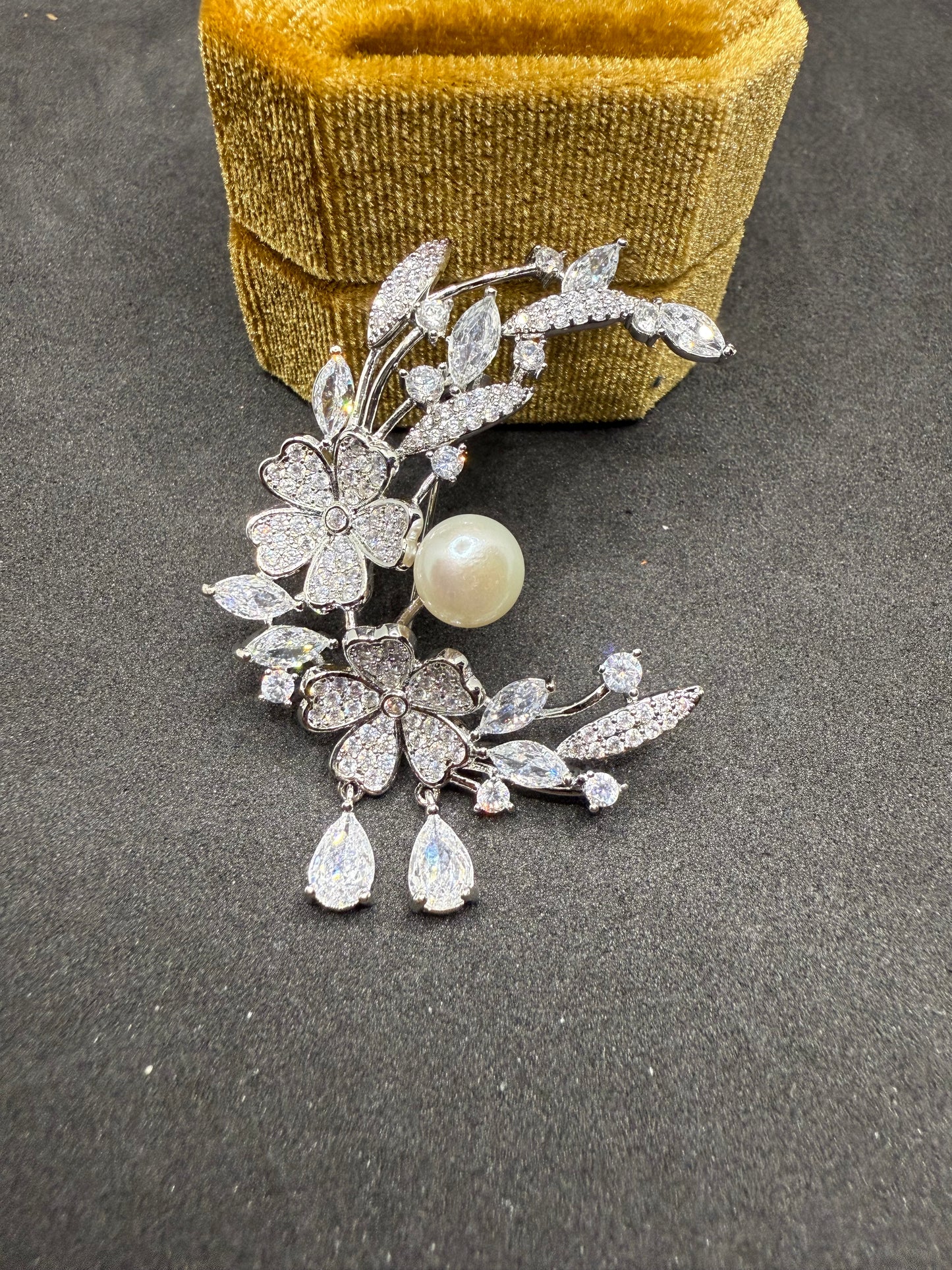 Broche Fleur au Clair de Lune