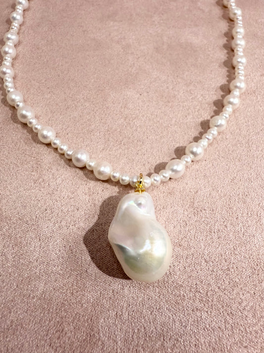 Collier de perles baroques en forme de goutte