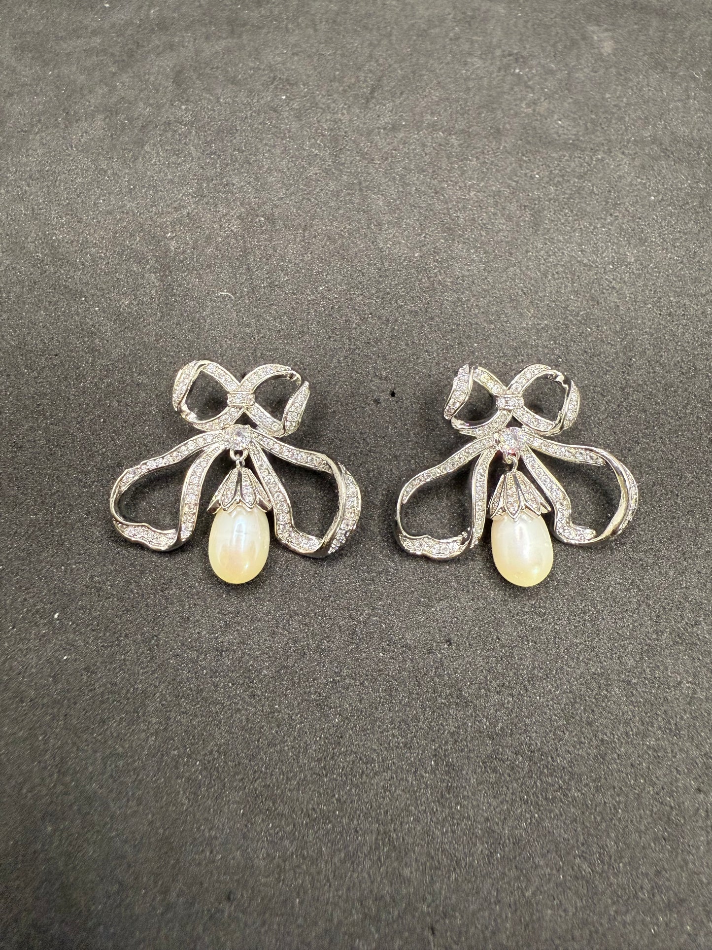 Elise Ribbon Pearl Earrings