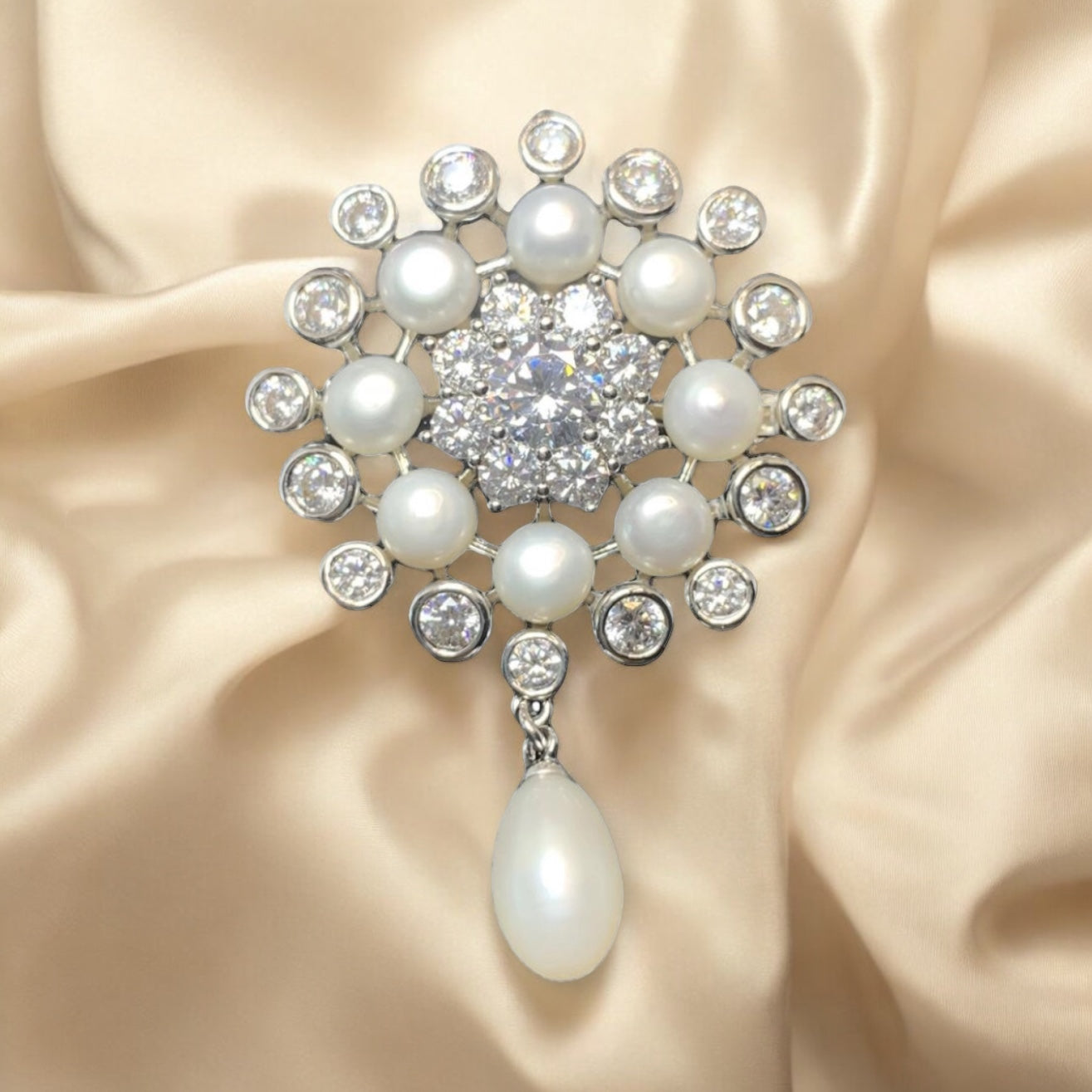 Natierlech Pearl Embrace Pin