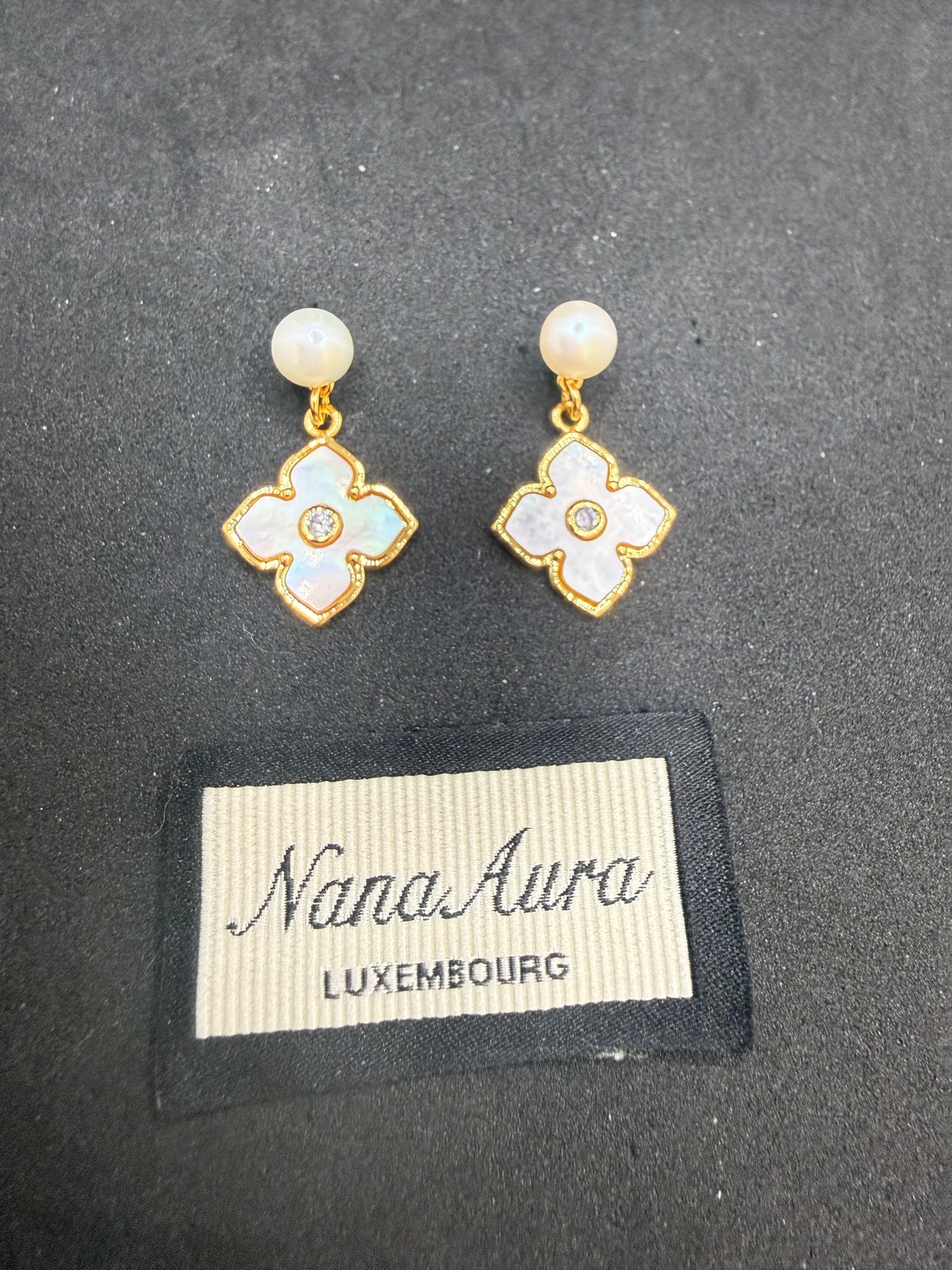 Boucles d'oreilles trèfle nacré éclatant