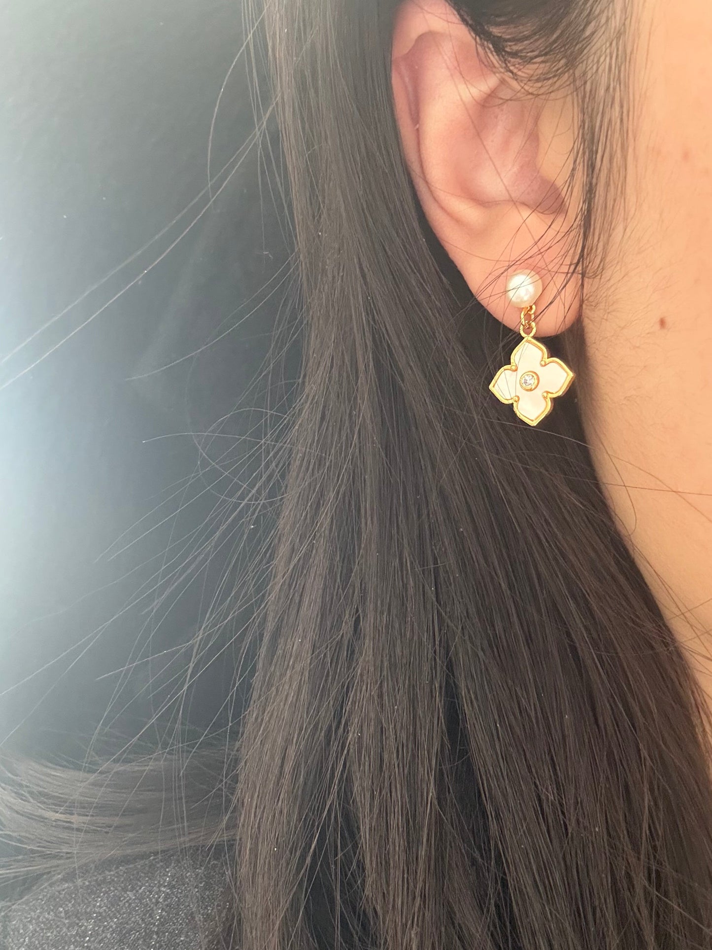 Boucles d'oreilles trèfle nacré éclatant