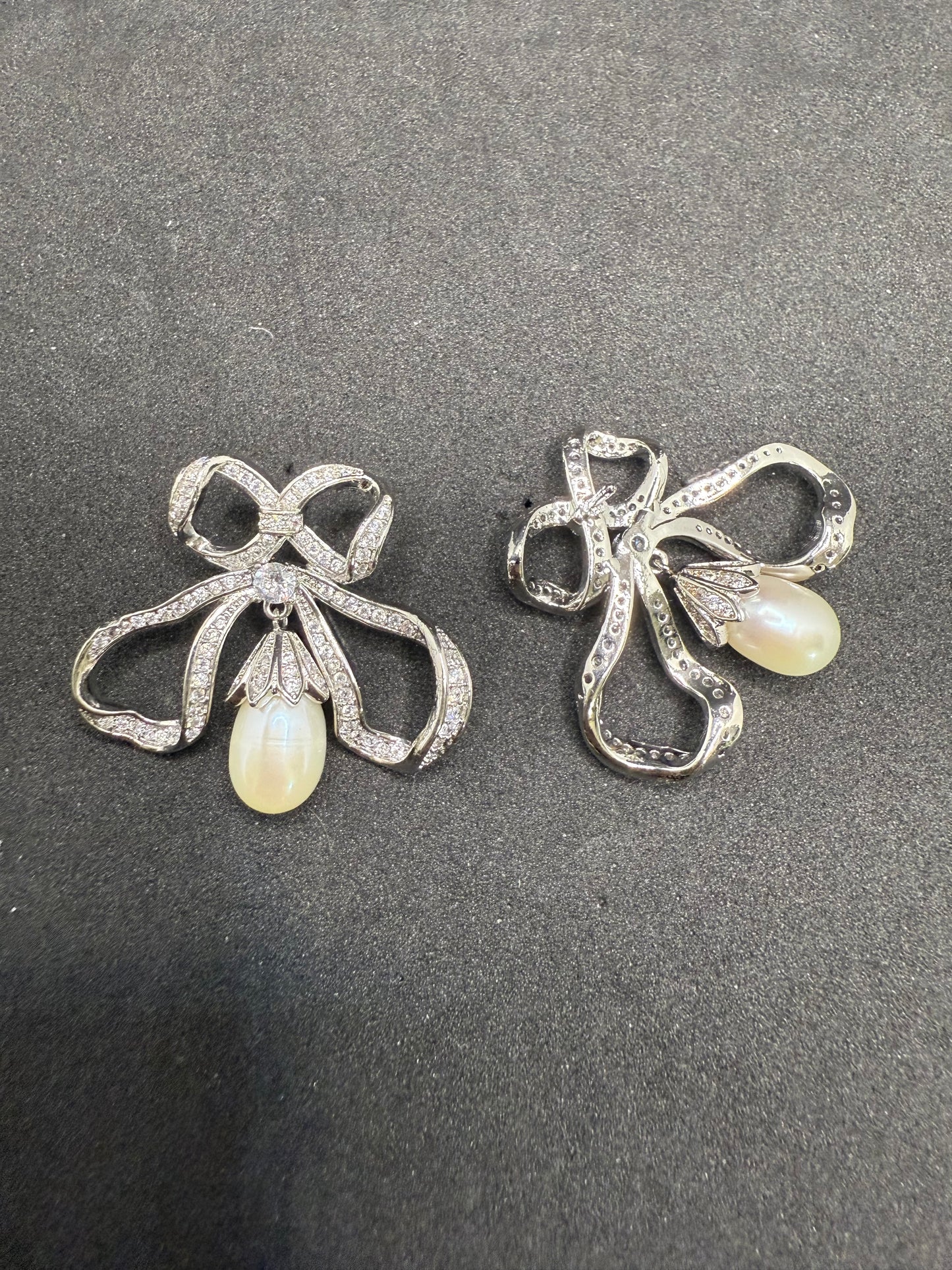 Elise Ribbon Pearl Earrings