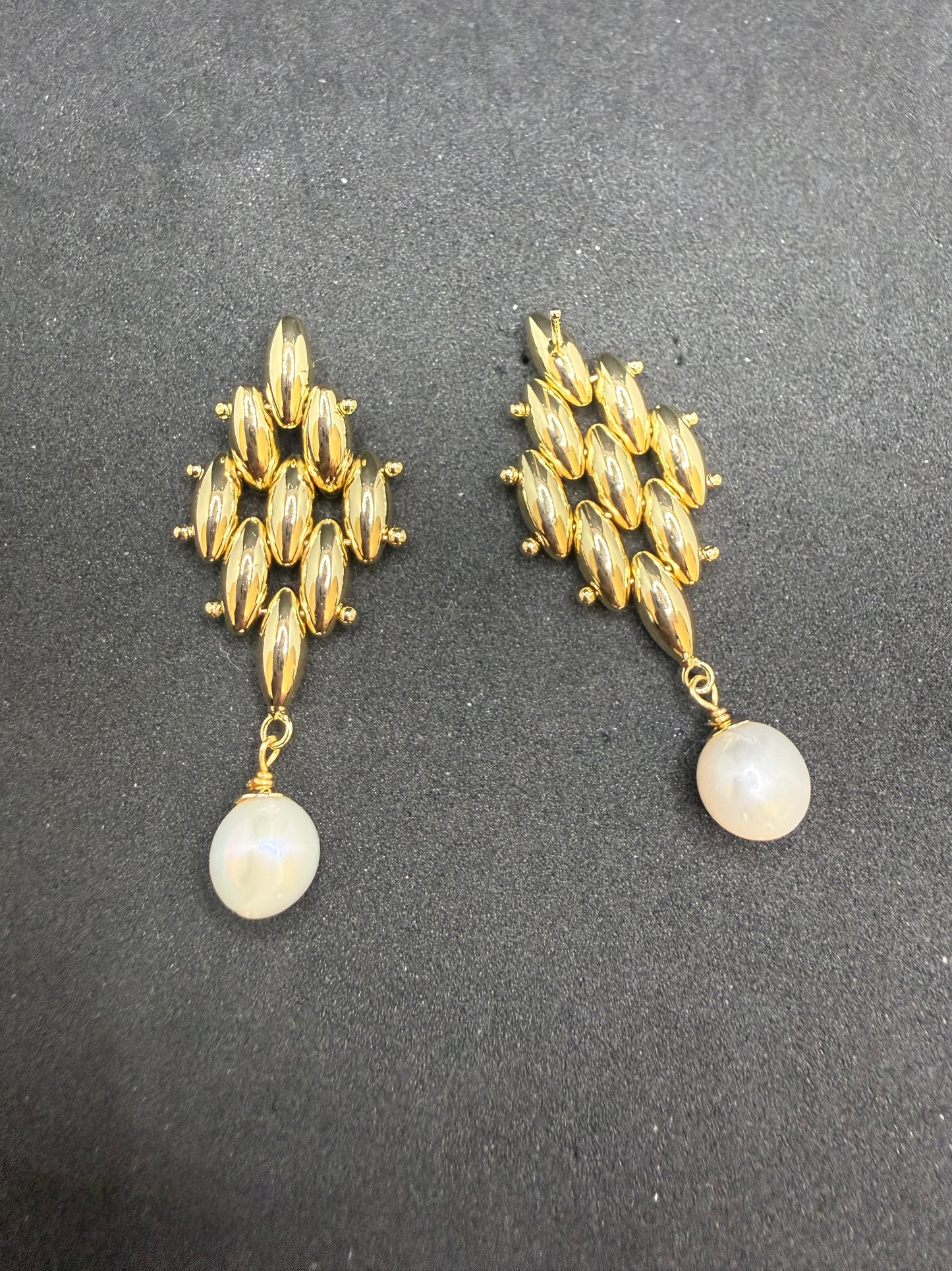 Boucles d'oreilles Elara perles pendantes