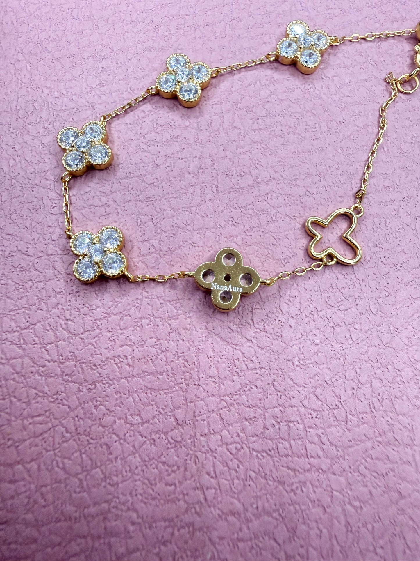 Elara Clover Gold Bracelet