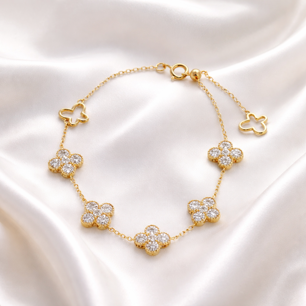 Elara Clover Gold Bracelet