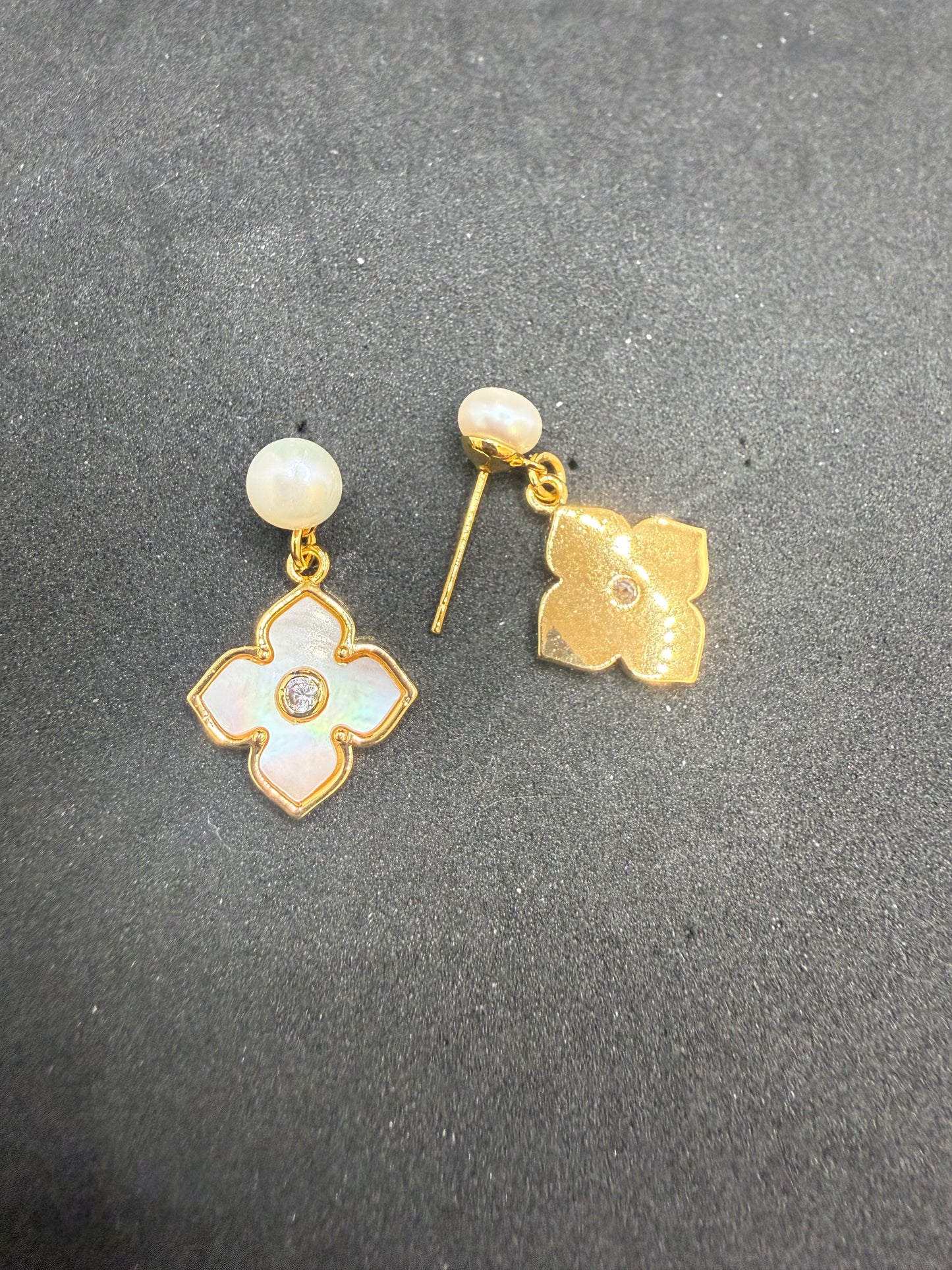 Boucles d'oreilles trèfle nacré éclatant
