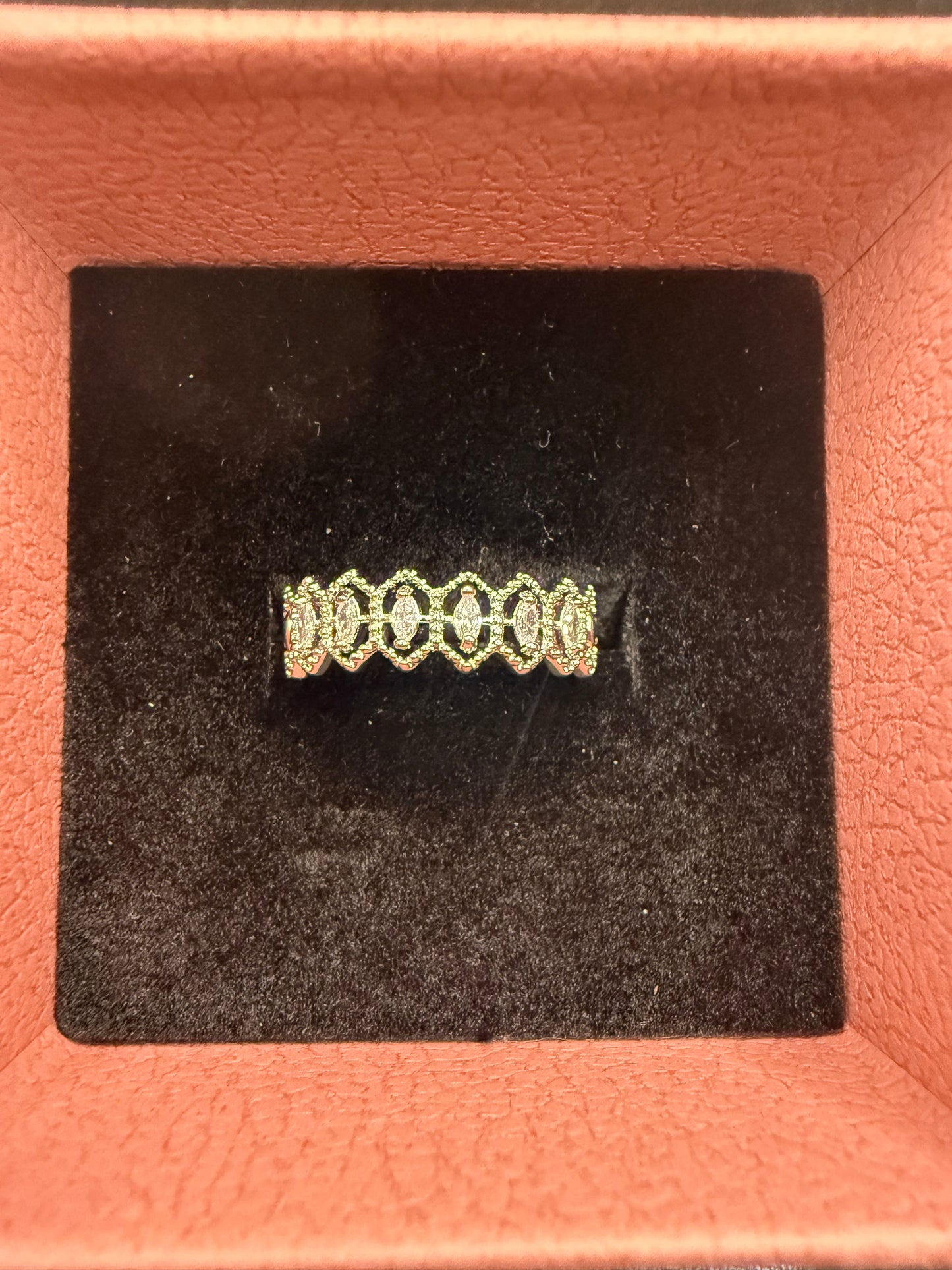 Bague en dentelle royale