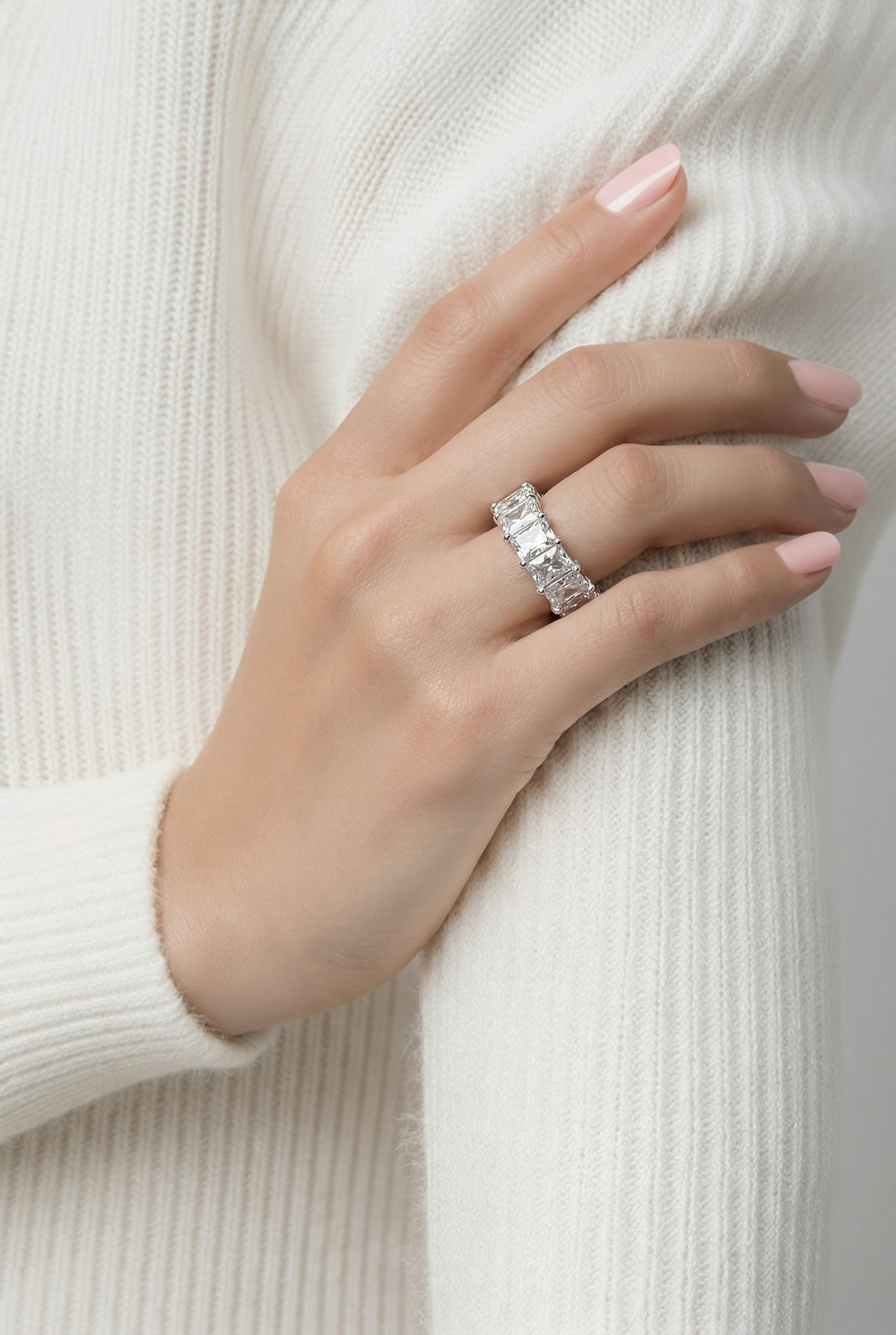 Bague d'éternité taille émeraude éclatante
