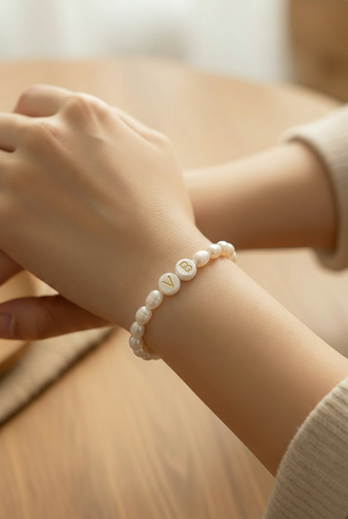 Bracelet personnalisé avec initiale et perles d'eau douce