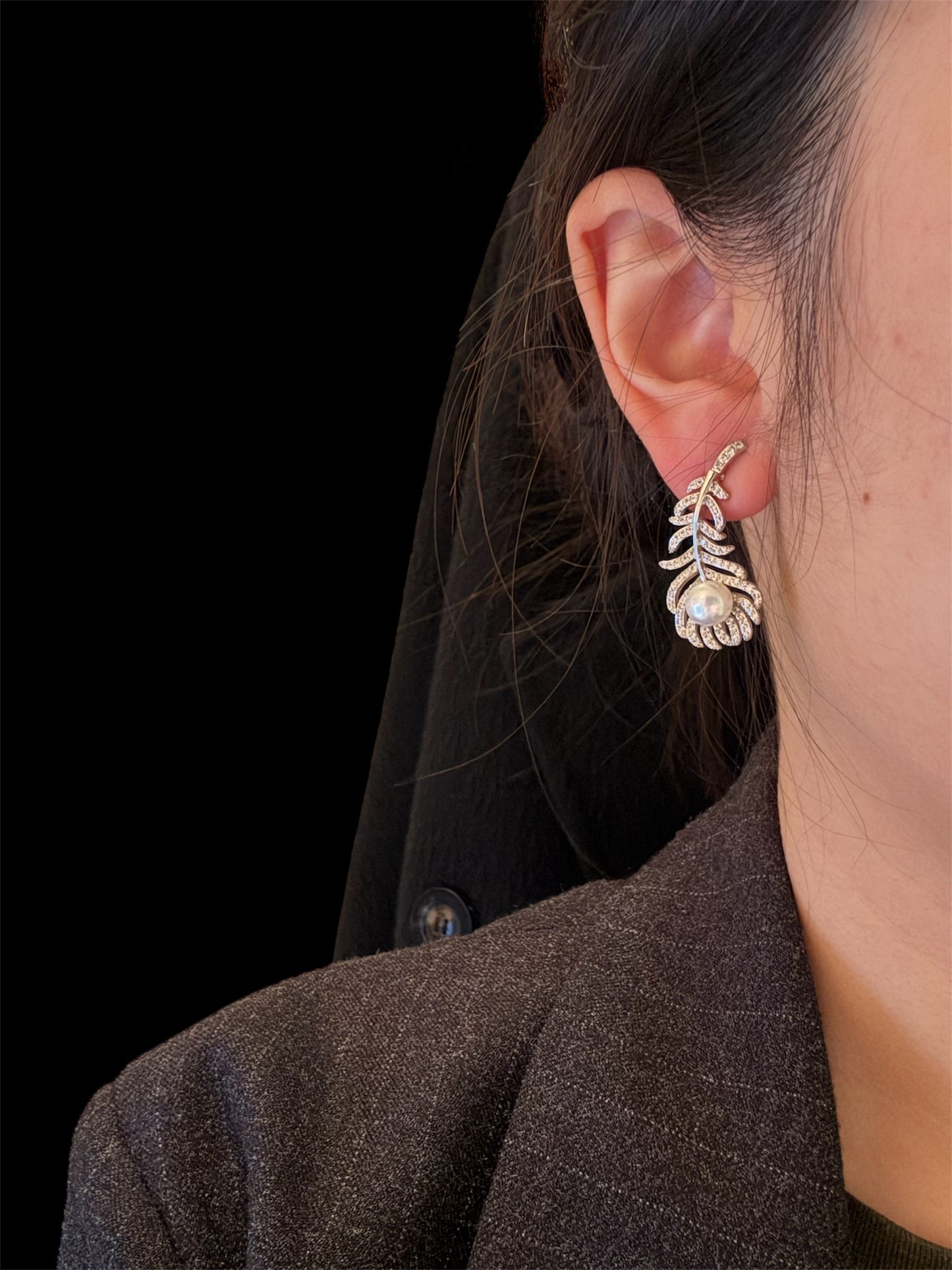 Elara Leaf Earrings